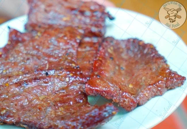 B&ograve; một nắng kiến v&agrave;ng m&oacute;n nhậu độc lạ ở gia lai