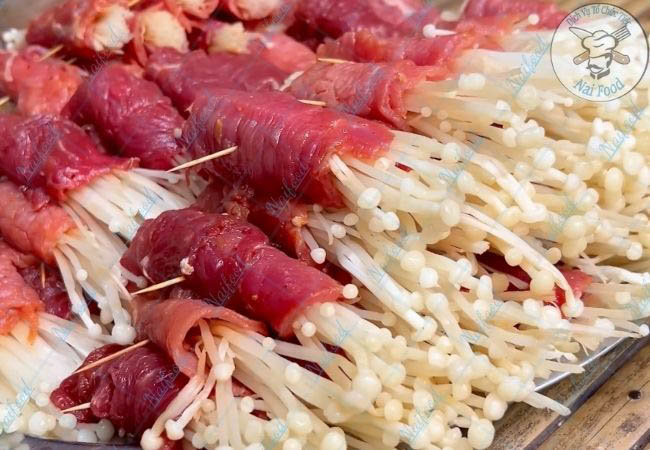 B&ograve; cuộn kim ch&acirc;m nướng