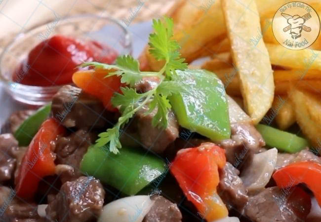 B&ograve; l&uacute;c lắc khoai t&acirc;y chi&ecirc;n