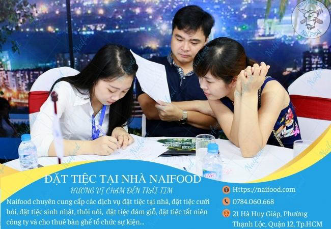 Nh&acirc;n vi&ecirc;n tư vấn nhiệt t&igrave;nh