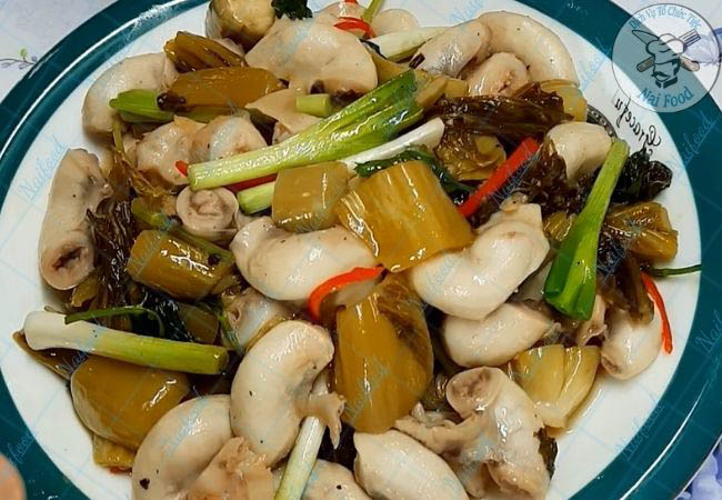 Dồi trường x&agrave;o dưa chua