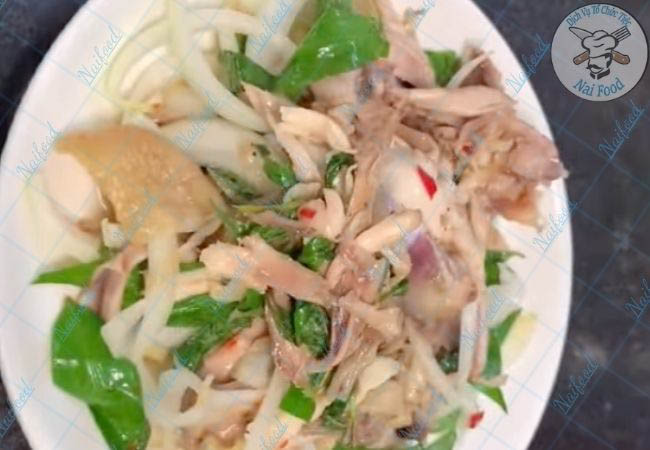 Gỏi g&agrave; x&eacute; phay