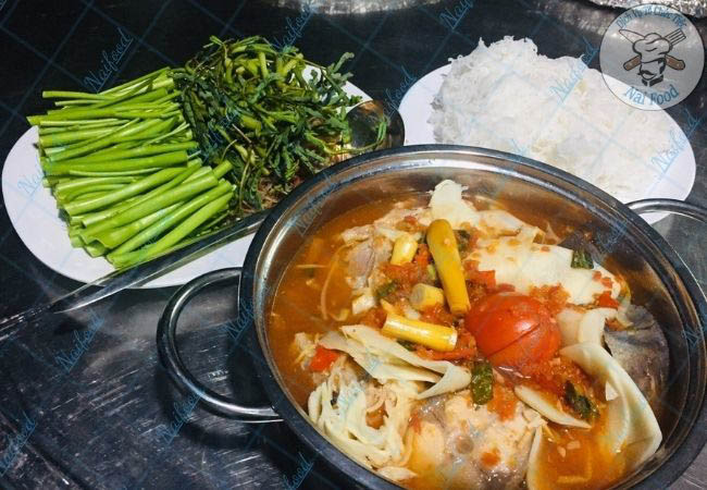 M&oacute;n lẩu c&aacute; bớp măng chua