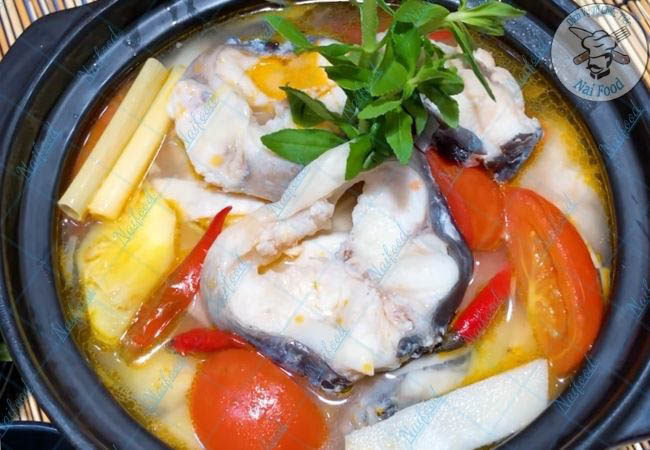 Lẩu c&aacute; lăng măng chua