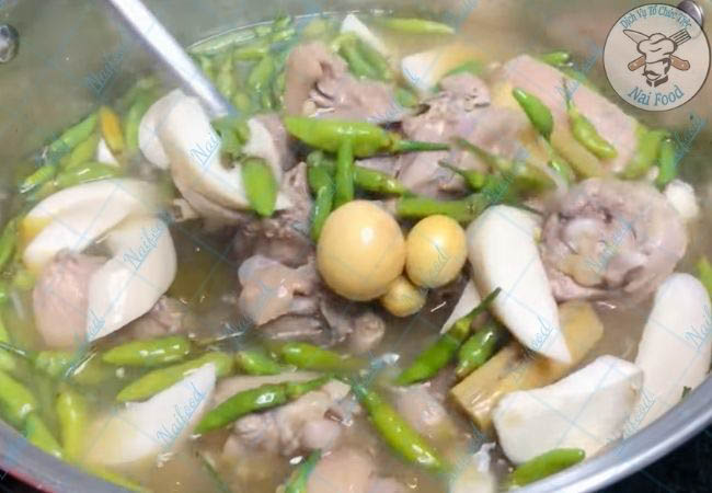 Lẩu g&agrave; ớt hiểm