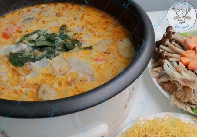 Lẩu nấm khoai m&ocirc;n chay