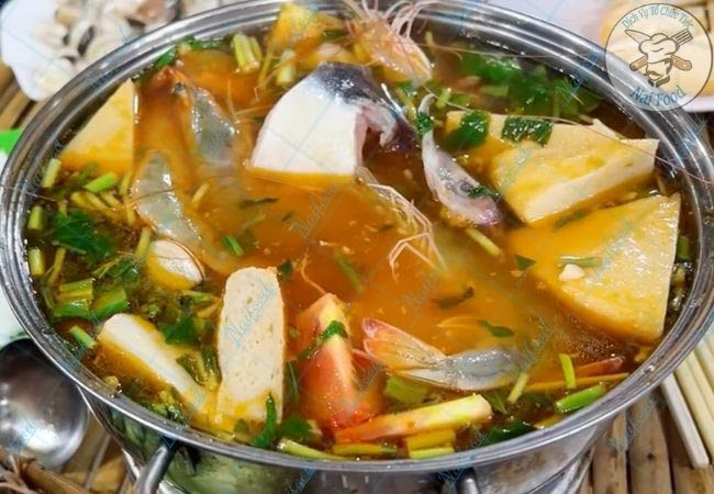 Lẩu th&aacute;i chua cay