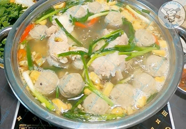 Lẩu x&iacute; qu&aacute;ch xương heo