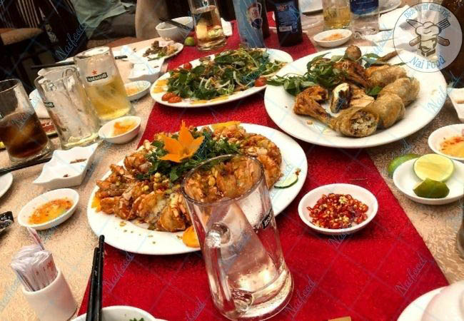 L&ecirc;n danh s&aacute;ch thực đơn c&aacute;c m&oacute;n ăn đ&atilde;i kh&aacute;ch