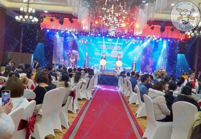 Setup chương tr&igrave;nh tổ chức tiệc tất ni&ecirc;n