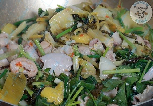 C&aacute;ch l&agrave;m m&oacute;n nhậu l&ograve;ng heo x&agrave;o dưa chua