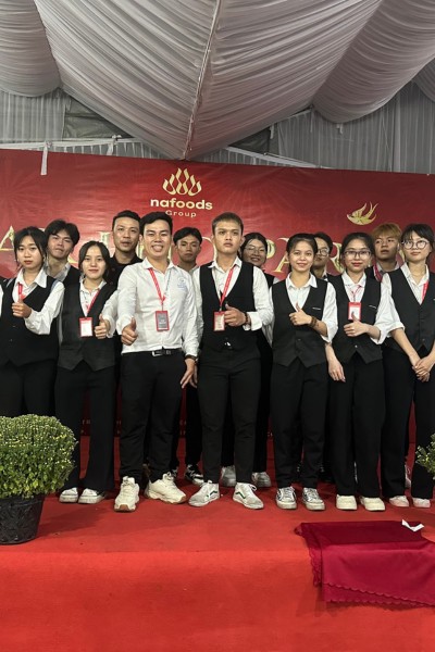 Nh&acirc;n vi&ecirc;n