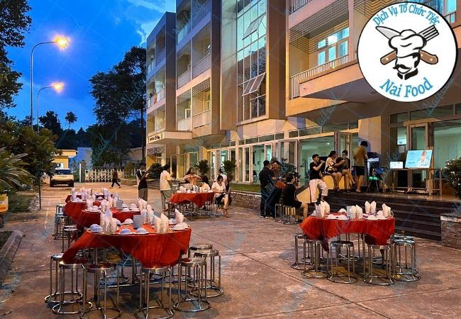 Kh&ocirc;ng gian setup tiệc