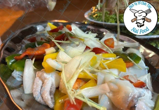 Tận cảnh mực hấp h&agrave;nh gừng