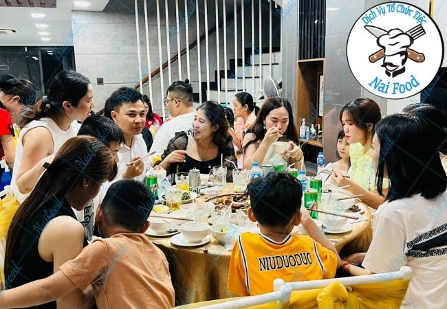 đặt tiệc đầy th&aacute;ng tại nh&agrave;