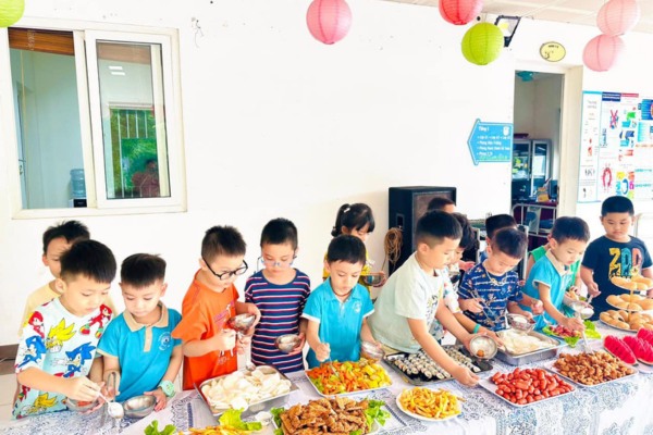 Trang tr&iacute; kh&ocirc;ng gian tiệc cho b&eacute;