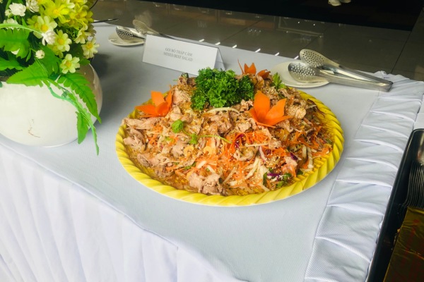 Chọn thực đơn buffet ph&ugrave; hợp