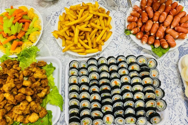 Gợi &yacute; c&aacute;c thực đơn buffet cho trẻ mầm non