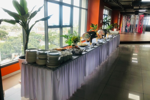 Lợi &iacute;ch khi tổ chức tiệc buffet cho c&ocirc;ng ty