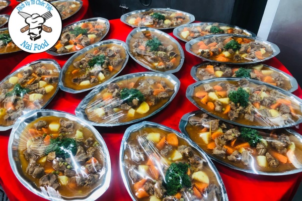 B&ograve; nấu lagu đ&atilde;i tiệc