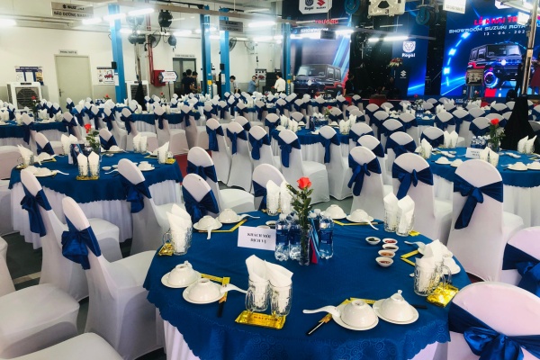 Kh&ocirc;ng gian tiệc