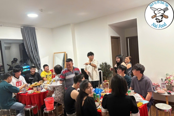 Đặt tiệc đ&aacute;m giỗ tại nh&agrave;