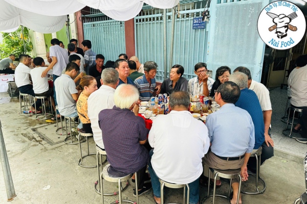 Quy tr&igrave;nh thực hiện đặt tiệc tại nh&agrave; quận 4