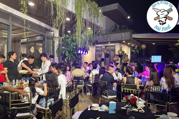 Đặt tiệc th&ocirc;i n&ocirc;i cho b&eacute;