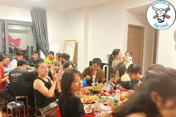 Đặt tiệc sinh nhật tại nh&agrave; v&agrave; c&ocirc;ng ty