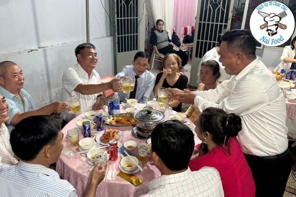 Đặt tiệc đ&aacute;m giỗ ở Ph&uacute; Nhuận