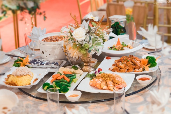C&aacute;c m&oacute;n ăn hay c&oacute; trong thực đơn đ&aacute;m cưới người hoa