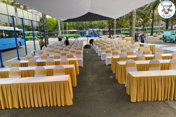 Chi ph&iacute; thu&ecirc; b&agrave;n ghế hợp l&yacute;