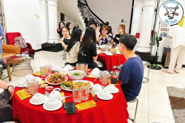 Quy tr&igrave;nh nhận tiệc tại Nh&agrave; B&egrave; của Naifood