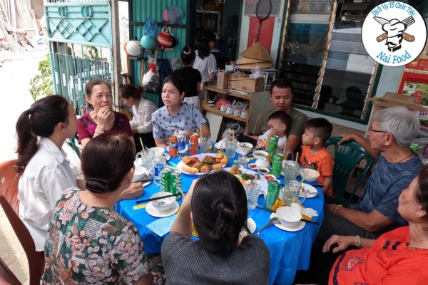 Naifood tổ chức tiệc đầy th&aacute;ng