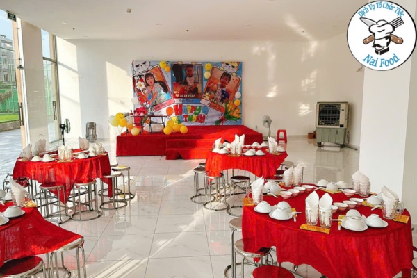 Tổ chức tiệc theo dạng tiệc b&agrave;n