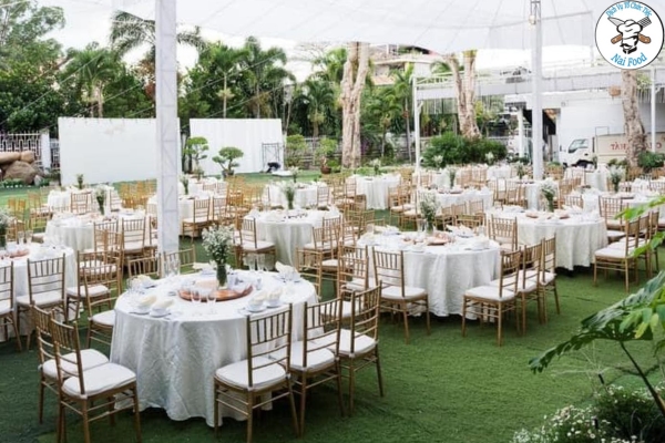 Kh&ocirc;ng tốn thời gian setup v&agrave; dọn dẹp sau tiệc