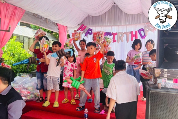 Naifood tổ chức tiệc sinh nhật tại nh&agrave; ở Cần Giờ