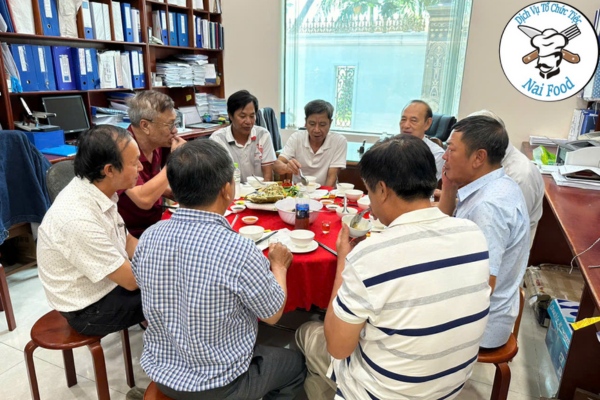 Đặt tiệc đ&aacute;m giỗ tại nh&agrave;