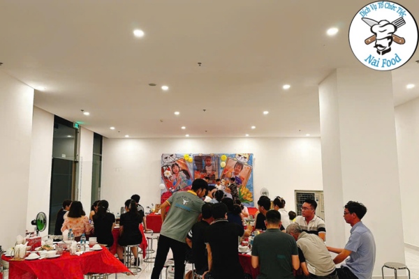 Naifood tổ chức tiệc ở T&acirc;n Ph&uacute;