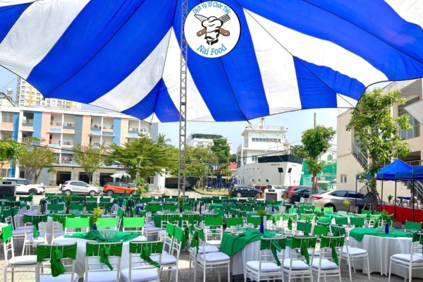 Naifood ho thu&ecirc; b&agrave;n ghế sự kiện ở&aring; B&igrave;nh T&acirc;n
