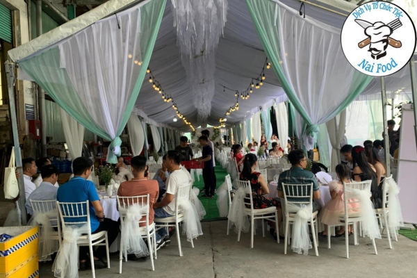 Nh&acirc;n vi&ecirc;n hỗ trợ tư vấn nhiệt t&igrave;nh