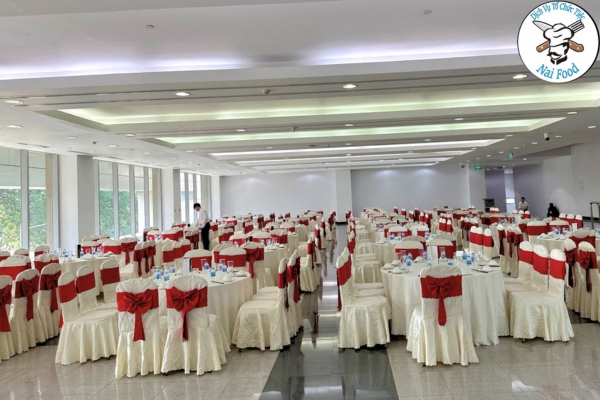 Giới thiệu dịch vụ cho thu&ecirc; b&agrave;n ghế của Naifood