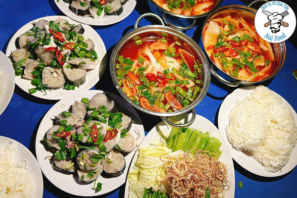 Lẩu c&aacute; lăng măng chua