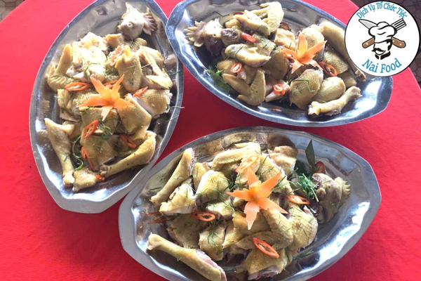 G&agrave; hấp l&aacute; chanh