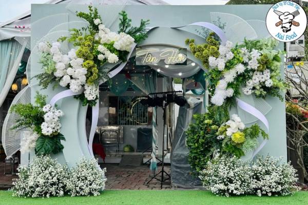 Mẫu cổng cưới hoa lụa