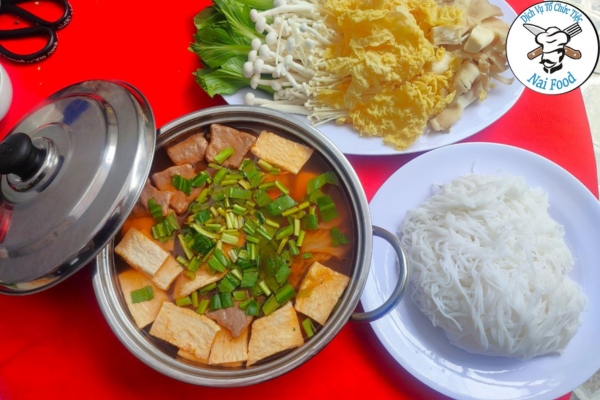 Lẩu nấm chay + b&uacute;n