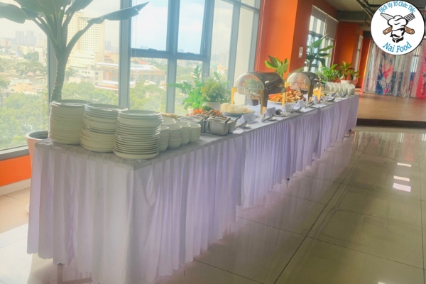 Setup b&agrave;n tiệc buffet chỉn chu