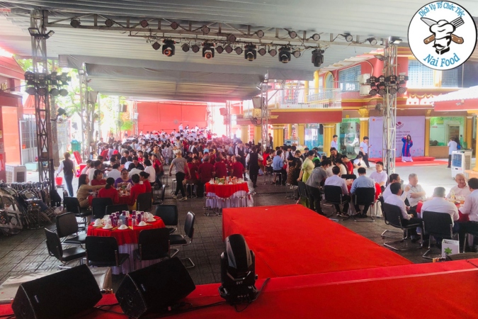 Kh&ocirc;ng gian tiệc