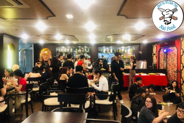 Kh&ocirc;ng gian tiệc