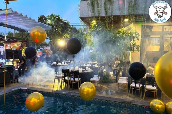 Kh&ocirc;ng gian tiệc